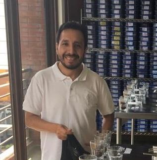Hablamos con <a href="/eduambrocio/">Eduardo Ambrocio</a> , juez líder de <a href="/cupofexcellence/">Cup of Excellence</a> desde 2001 sobre sus impresiones de los cafés de COE #Nicaragua 2020, donde ha participado como juez, así como de otros temas de interés

instagram.com/tv/CCq56Z8qARo…