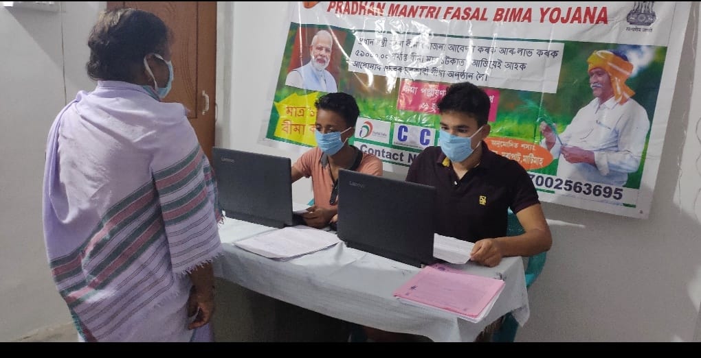 Amarjyo63500400's tweet photo. Celebrating #CSC KISSAN DIWAS 
Registration for PMFBY is going on... 
@dintya15 
@CSCegov_ 
@CKamrup 
@academy_csc https://t.co/HS5eAXdrmr