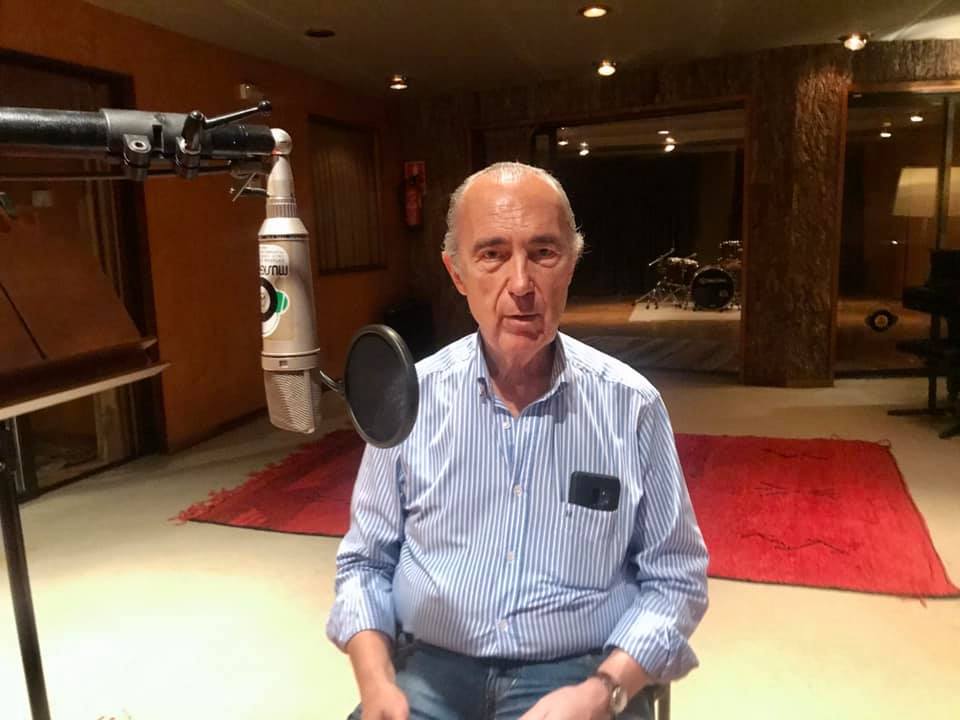 Musigramastudio's tweet photo. Ayer pasamos una velada inolvidable con Luis Alberto de Cuenca grabando en #Musigrama acompañados de Santiago G. Valverde. Nuevo proyecto vital e ilusionante que pronto daremos a conocer!  #luisalbertodecuenca #santiagogvalverde #poesia #premionacionaldepoesia https://t.co/d0TAkn4JbU