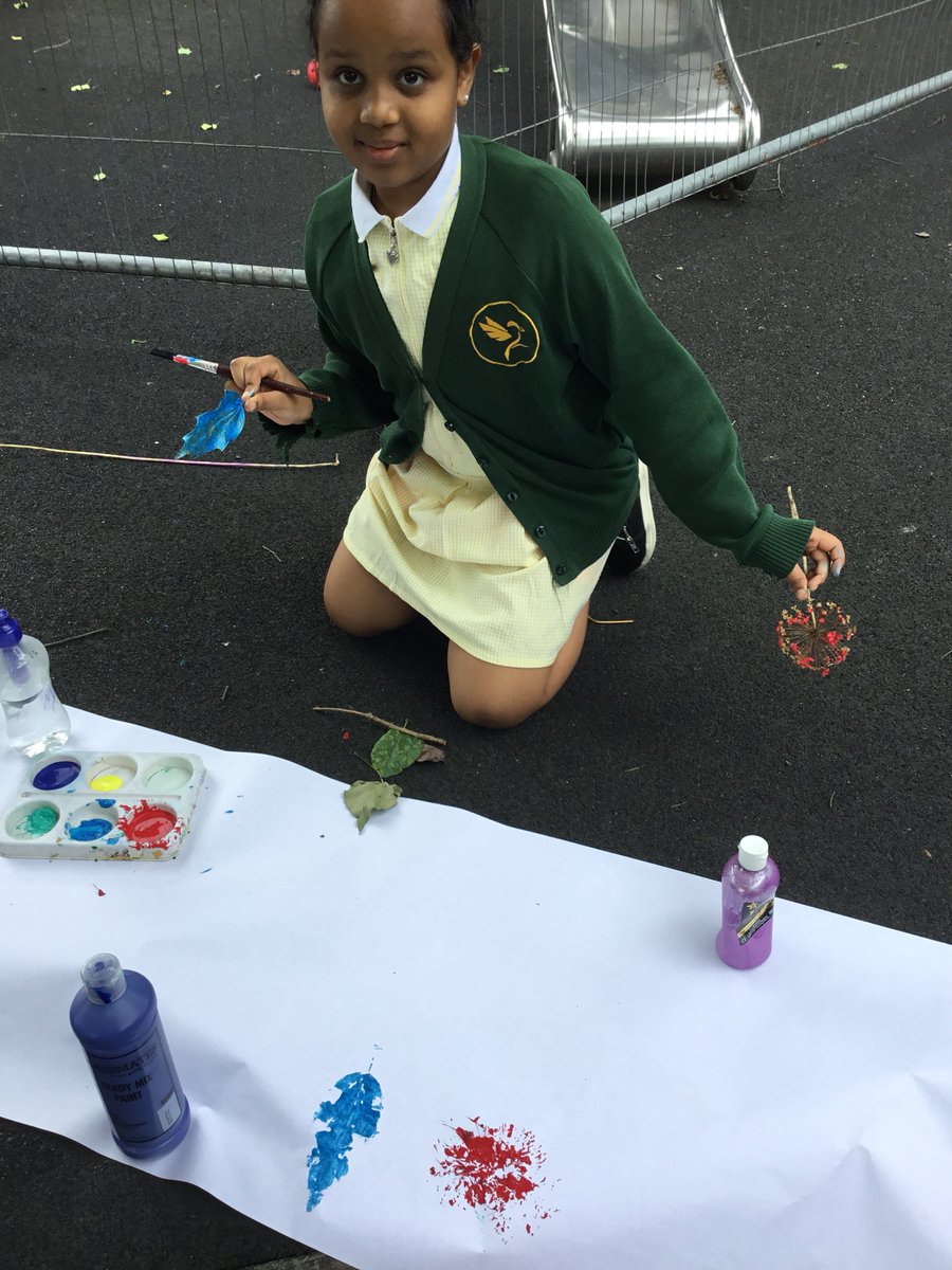 GoldfinchPrmry's tweet photo. Year 4 have been continuing with their nature art today. Jupiter produced some great nature prints using leaves, stones, twigs and acorns. #feelingarty https://t.co/HguiztKS6B