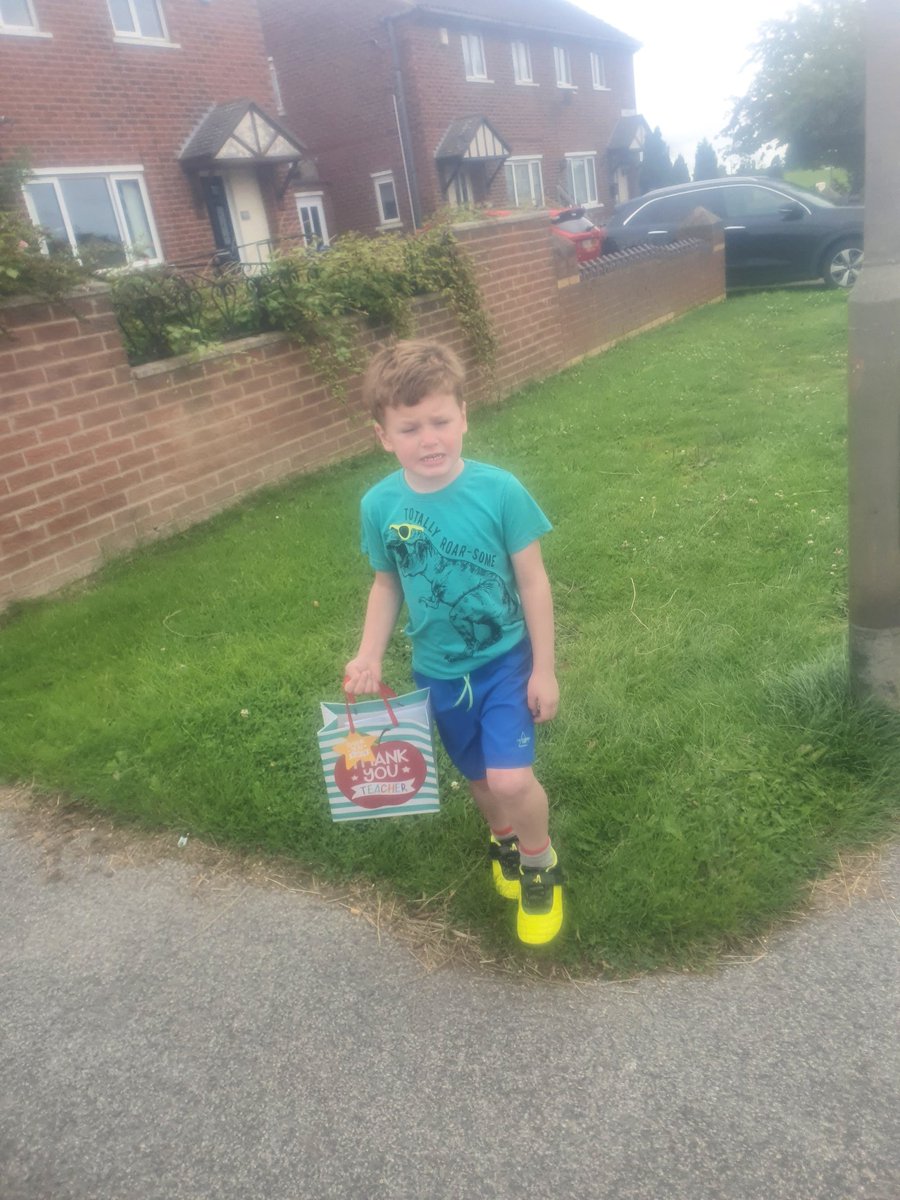 lauraleigh321's tweet photo. Mason taking his thank-you present to school for his teacher @athersleynp https://t.co/ZY1f4TMLhE