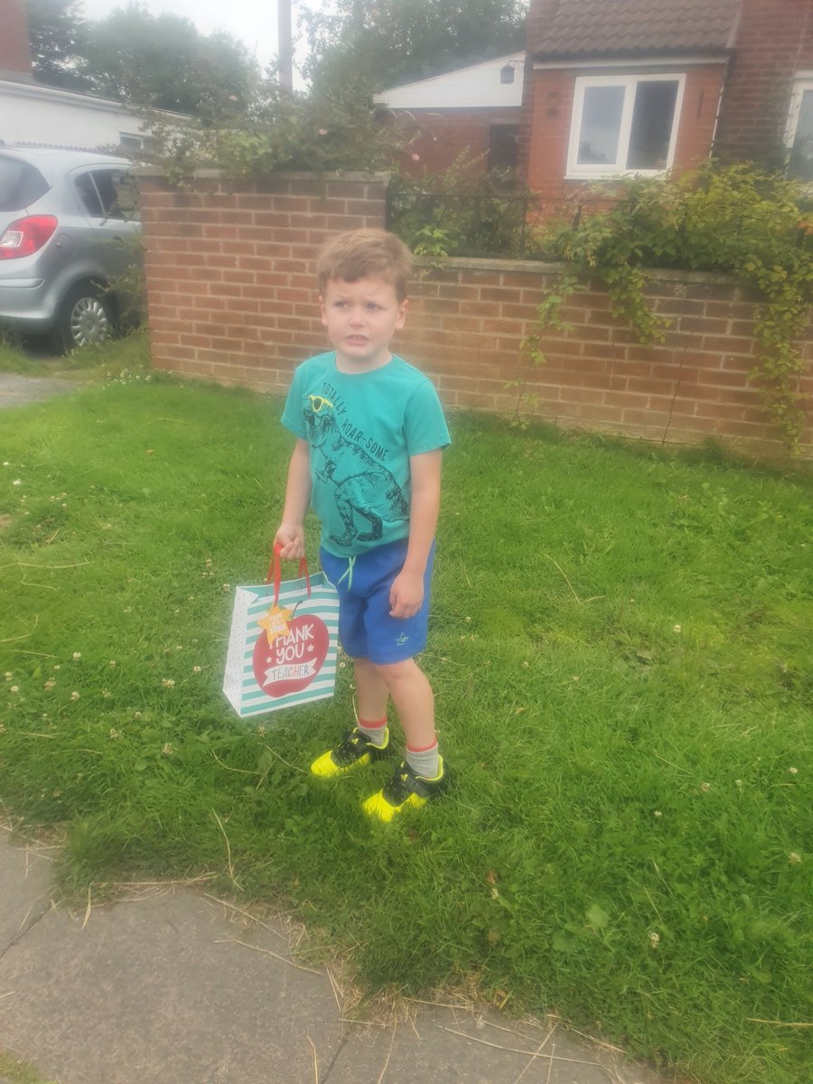 lauraleigh321's tweet photo. Mason taking his thank-you present to school for his teacher @athersleynp https://t.co/ZY1f4TMLhE