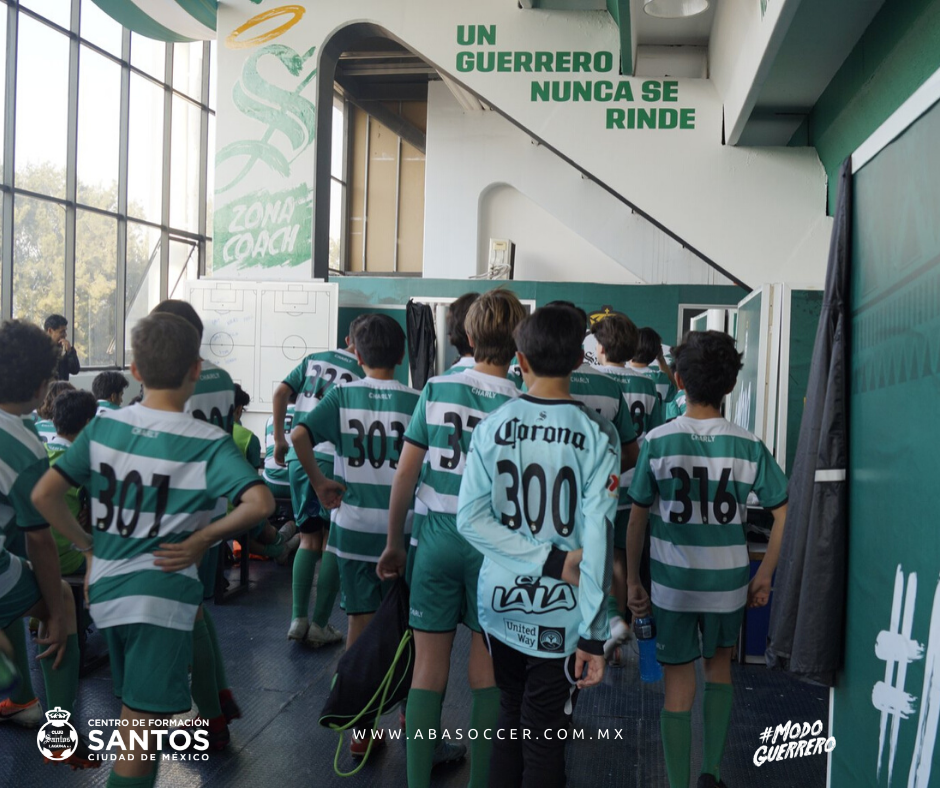 CFSantosCDMX's tweet photo. Fuerza, agilidad, compañerismo, compromiso, responsabilidad. ¡De todo eso y más está hecho un #Guerrero! #GuerrerosConValor 💚🎖💪🏻 https://t.co/Il7kAXfmyk
