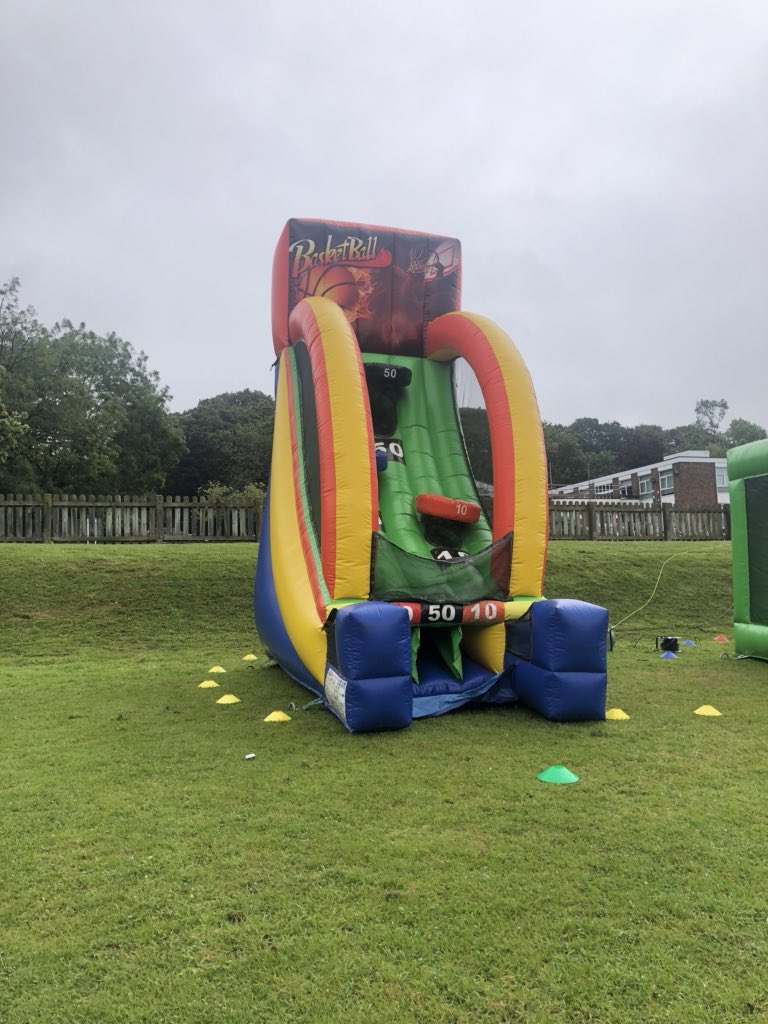A brilliant (if slightly wet) afternoon delivering an Inflatables session to Y6 @OxtonCe. A really fun and active afternoon!