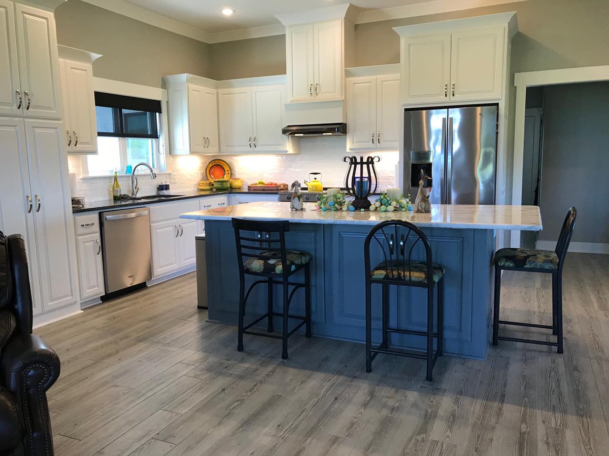 AlphaCounterTop's tweet photo. Gorgeous home by Jacob Longing Construction LLC. Island is done in Shadow Storm with the perimeter done in Steel Gray. Such a beautiful contrast!!
#AlphaCountertops #Countertops #Granite #SteelGray #ShadowStorm #Kitchen #Conway #JacobLongingConstruction #NewBuild https://t.co/Vj11IMNwkq