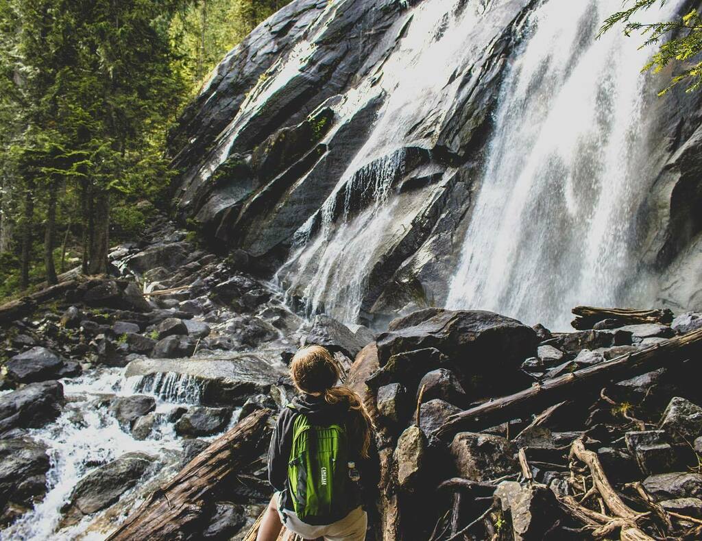 AdventureBabe03's tweet photo. I have a restless spirit. The need to roam &amp; explore this beautiful earth 🌎 is in my soul.  Happy Waterfall Wednesday y’all! 🥾 📷

#waterfall #chasingwaterfalls #waterfallwednesday #herpnwlife #allwomenalltrails #weroamthewest #pnwdiscovered #washingt… https://t.co/fXU8Qd28BG https://t.co/NTP4w6tiaq