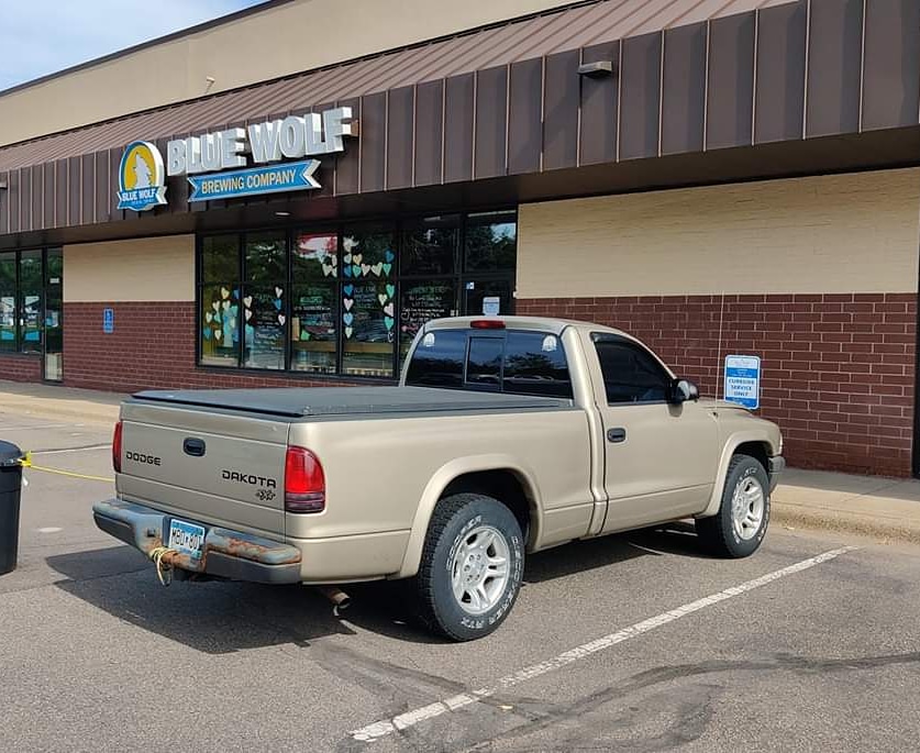 BlueWolfBrew's tweet photo. Curbside pickup is back with extended hours! Order @ https://t.co/iO11WNpRl0 | Drive over | Park in designated spot | Call us | We'll bring the order out to you. Open your trunk for contact-less pickup. 
#bluewolfbrewing #wearebrooklynpark #easypeasy #drinkMN #supportMN https://t.co/RcDMyp7gB4