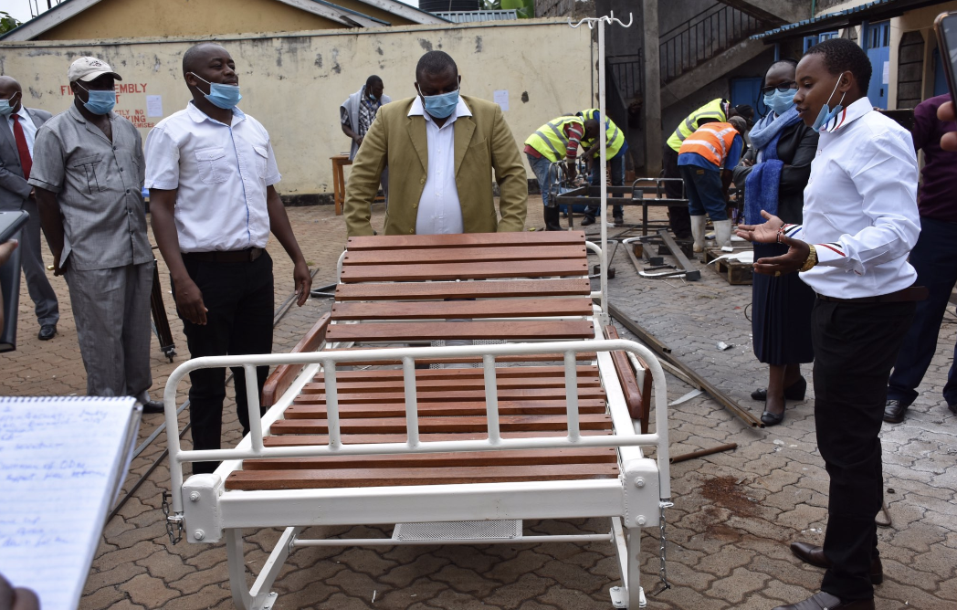 HoodradioKe's tweet photo. President Kenyatta has ordered purchase of 500 locally manufactured hospital beds from Juakali artisans, Mungai Gathogo and Joseph Muhinja. https://t.co/msdzSumPbm