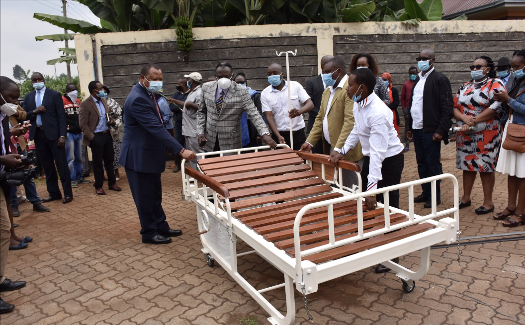 HoodradioKe's tweet photo. President Kenyatta has ordered purchase of 500 locally manufactured hospital beds from Juakali artisans, Mungai Gathogo and Joseph Muhinja. https://t.co/msdzSumPbm