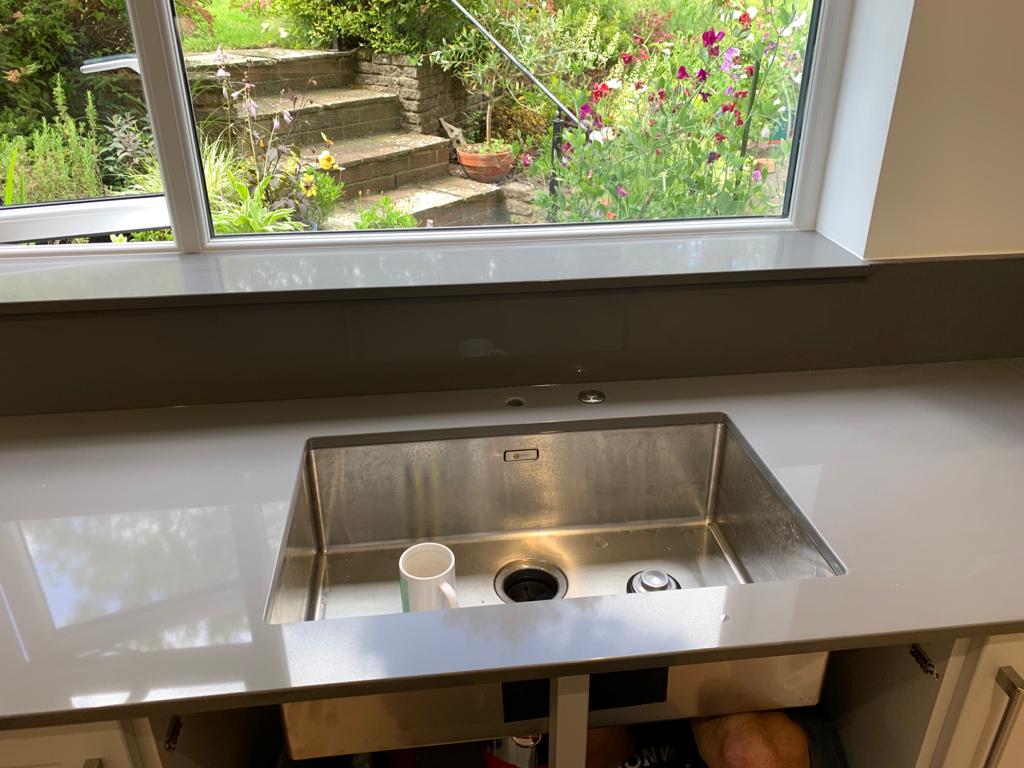 stone_circleUK's tweet photo. Another kitchen successfully installed. #granitecountertops #quartzcountertops #kitchencountertops #staysafe #backtowork https://t.co/qd11krBw3m