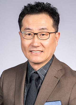 mizzouengineer's tweet photo. Chanwoo Park's grant from the U.S. Army Research Office will focus on developing the optimal thermal management system design for unmanned aerial vehicles (UAVs).
https://t.co/rEShTf7Vzj
#MizzouEngineering #Engineering #UAV https://t.co/ebcZZReFKY