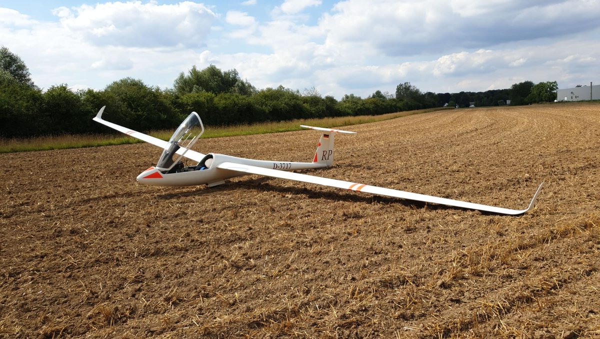 lsvgrenzland's tweet photo. Tough day today. Some of our contestants prematurely ended their flights in local agricultural businesses :-) 

https://t.co/tNz0IAJVvj

#segelfliegen #segelflug #soobock #gliding #soaring #volavoile #planeur #segelflugzeug #glider #grefrath #kreisviersen #grenzland_cup_2020 https://t.co/hrITQkQcaP