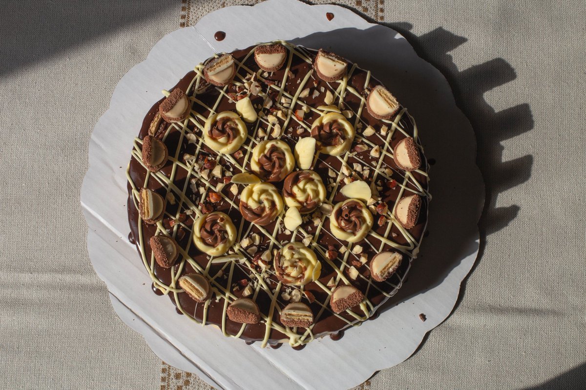 jadziulis's tweet photo. Prva tortica koju sam prodao, Kinder Bueno, sa velikim uzbudjenjem sam je pravio i uzivao u tom procesu! ❤🔥 https://t.co/YrC445mgT6