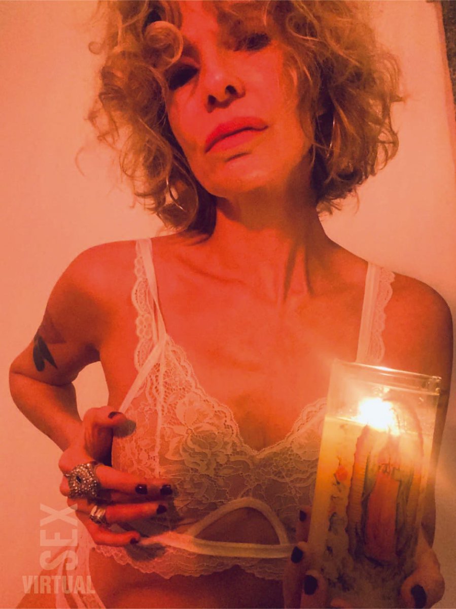 SEX VIRTUAL - Nuestra CRITICA
ENTRE EL SEXTING Y EL VOYEURISMO. Experiencia virtual por distintas plataformas de Muscari y Mati Napp con destacados intérpretes como Diego Ramos Gloria Carrá Felipe Colombo Noelia Marzol y Adabel Guerrero entre otros
+ NOTA:
geoteatral.com.ar/nota/SexVirtua…