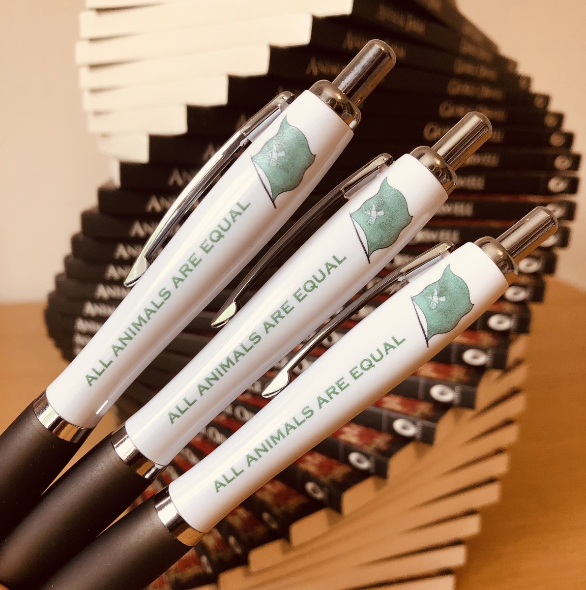 🔥Competition🔥 If you’d like to teach #AnimalFarm next year, but don’t have any copies of the text, here’s a chance to WIN a class set of 30, along with some AF swag. 

Simply retweet to enter. Closing date 22/07 at 7pm. Winner will be drawn shortly after🤞🏼 #AllAnimalsAreEqual