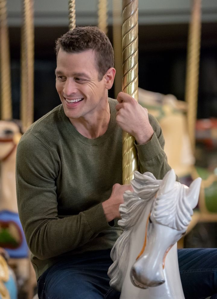 HunksOfHallmark's tweet photo. Hunk-go-Round π #leacoco #thesweetestchristmas #ChristmasInJuly https://t.co/DAJU4CBXl5