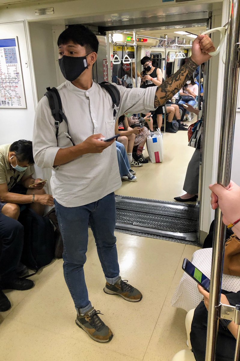 silent_cam's tweet photo. Silent Cam Tumblr
https://t.co/EzHlWu8D6i
#ストスナ #StreetSnap #Taiwan #Taipei #Asian #ゲイ #セクシー #SexyAsian #Gay #SilentCam #筋肉 #muscular #muscle #エロイ #かっこいい #TaiwanBoy #イケメン #asianmuscle #tattoos #tattoosboy #handstattoos https://t.co/d6sMMLj1mb
