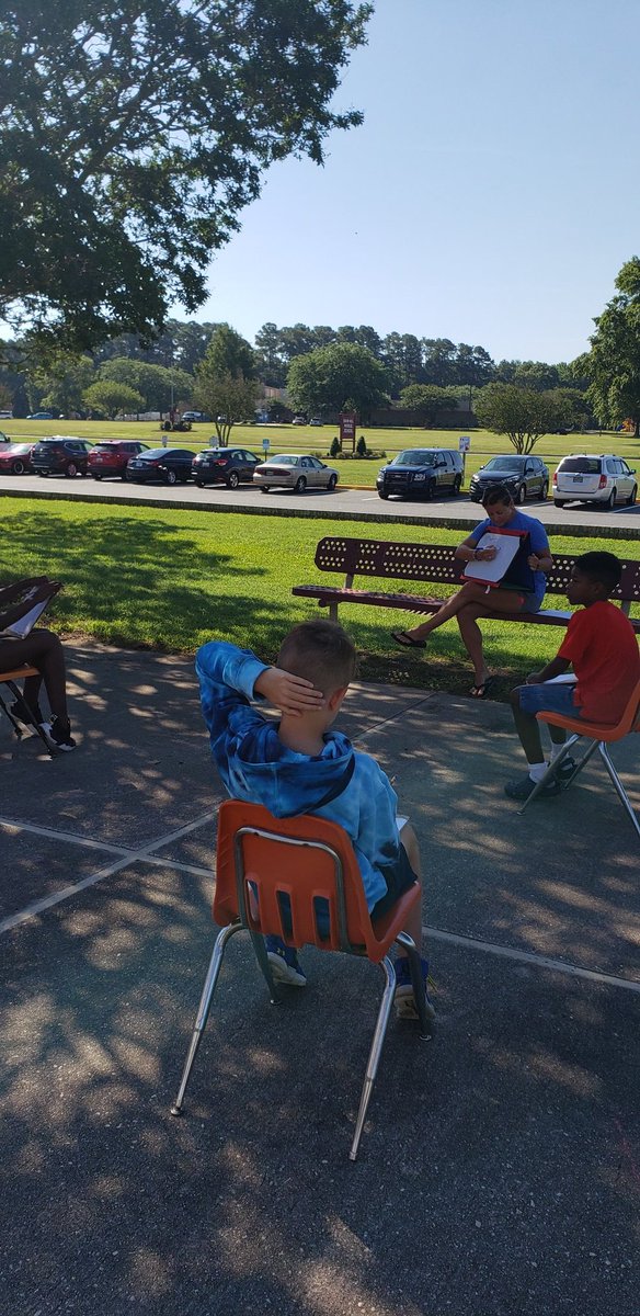 sesterling99's tweet photo. Getting fresh air during summer school while working on multiplication facts. @shmseagles https://t.co/vEe7EMHUae