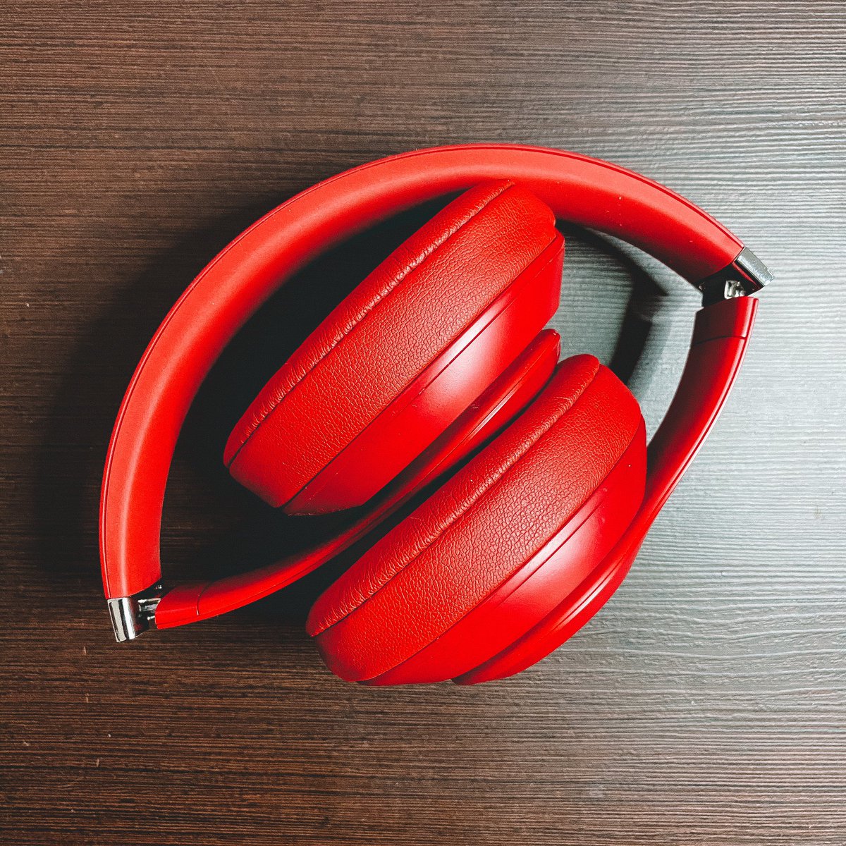 aloi's tweet photo. VENDO - Fone de ouvido Beats Studio 3 Wireless (seminovo, 6 meses de uso). Vai na caixinha, tudo bonitinho! ❤️ R$ 1300 (via mercado pago ou outros apps). Ou R$ 1.100 à vista. #headfone #fone https://t.co/pQTxjXFW43