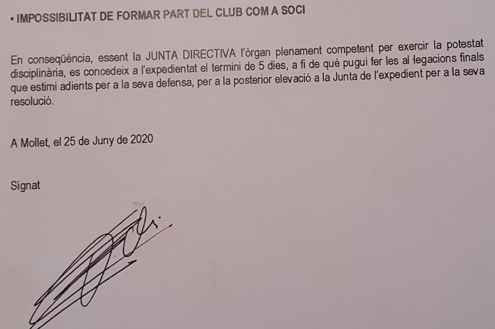 ElSalvem's tweet photo. Continúa el hostigamiento ideológico. La Junta del @cfmolletue, con Oriol Oliv€ como juez y parte, expulsa como socios del club al vicepresidente, José Gómez Reina, y al expresidente, Feliu Tura. Además, prohiben que el miembro de la Plataforma, Toni Cisneros se haga socio. https://t.co/ECKgrdYOah