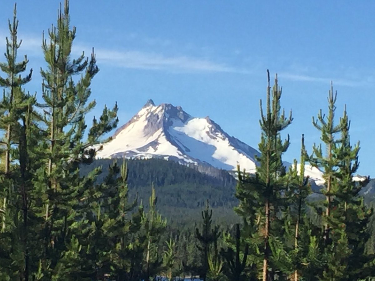 CoachHendu3's tweet photo. Always pay attention and fully understand when your spouse ask, and you agree to go on a little hiking trip! https://t.co/Sik1TO4ffV