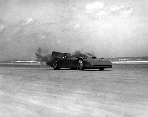 EngineNoiseTalk's tweet photo. In today's #NewEpisode, we're talking #speed. Car speed, that is. Matt tells us about the cars that broke land speed records, like this Campbell-Railton Blue Bird.
Download and listen: https://t.co/0CndShdPFi
📷: Richard LeSesne / State Archives of Florida, Florida Memory https://t.co/GJN357OVSC