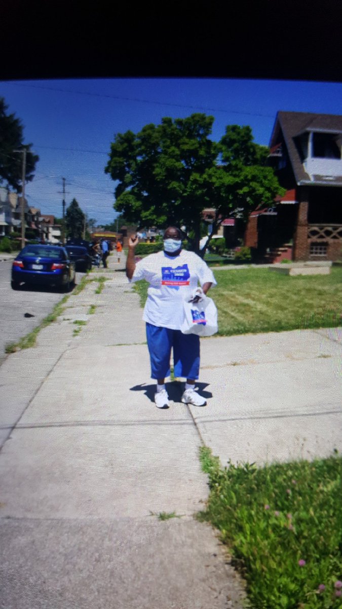 FACE_CMSD's tweet image. FACE team members pounding the pavement in the #CompleteCountCLE Census blitz yesterday. Making sure that #CMSDcounts and #allkidscount @CLEMetroSchools @EricGordon_CEO @FACE_Carla