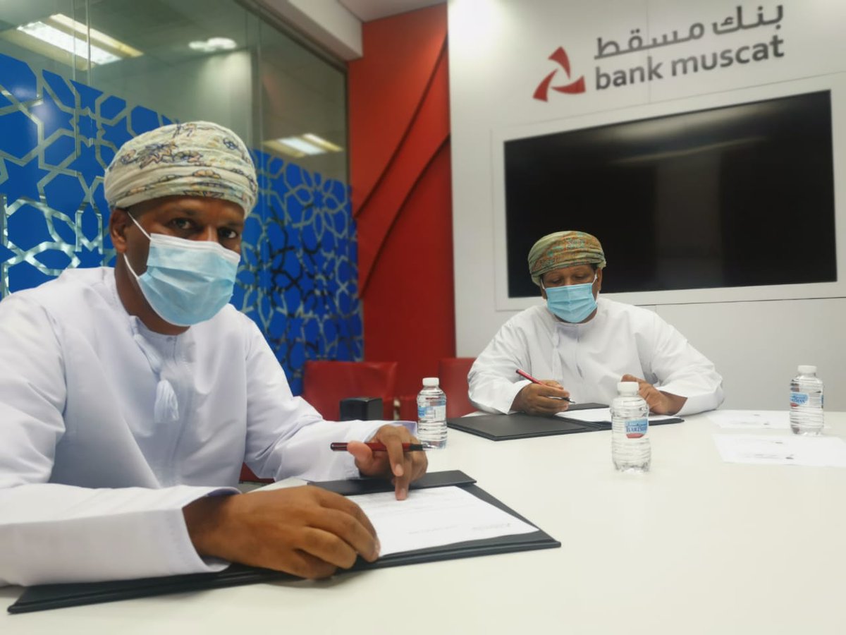 altaawin_team's tweet photo. تم صباح اليوم توقيع اتفاقية مع بنك مسقط والخاص ببرنامج الملاعب الخضراء والمتمثل في حصول الفريق على مضخة تحلية المياه وكذلك تم في وقت لاحق من هذا اليوم التوقيع على إتفاقية شراء المحطة من شركة ندى الربيع وسيتم خلال الأيام القادمة البدء في تنفيذ المشروع ونسأل الله أن يوفق الجميع https://t.co/u6lyEfB9P8