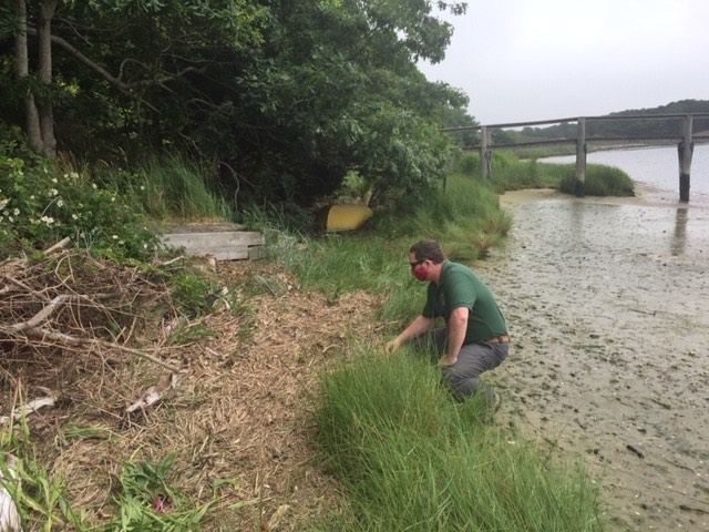 WHOISeaGrant's tweet image. It's great to be in the field again! Coastal processes specialist Greg Berman is happy to be back offering his valued input to #CapeCod homeowners/officials via site visits - while adhering to all applicable guidelines on #safedistancing &amp;amp; #masks. @CapeCodGov #barnstablecounty