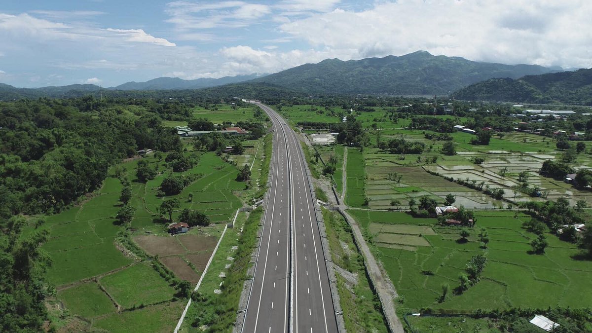 reeseamedai's tweet photo. The Tarlac Pangasinan La Union Expressway is now open. Travel time from Manila to Baguio is now reduced from 6 hours to only 3 hours. 

#BuildBuildBuild #TPLEX #DuterteLegacy https://t.co/USDDHFwXdI