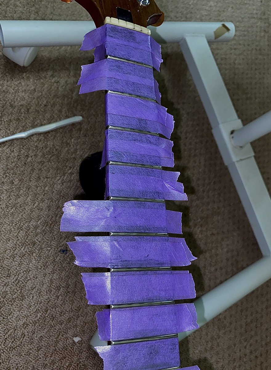 フレットを研磨🧹