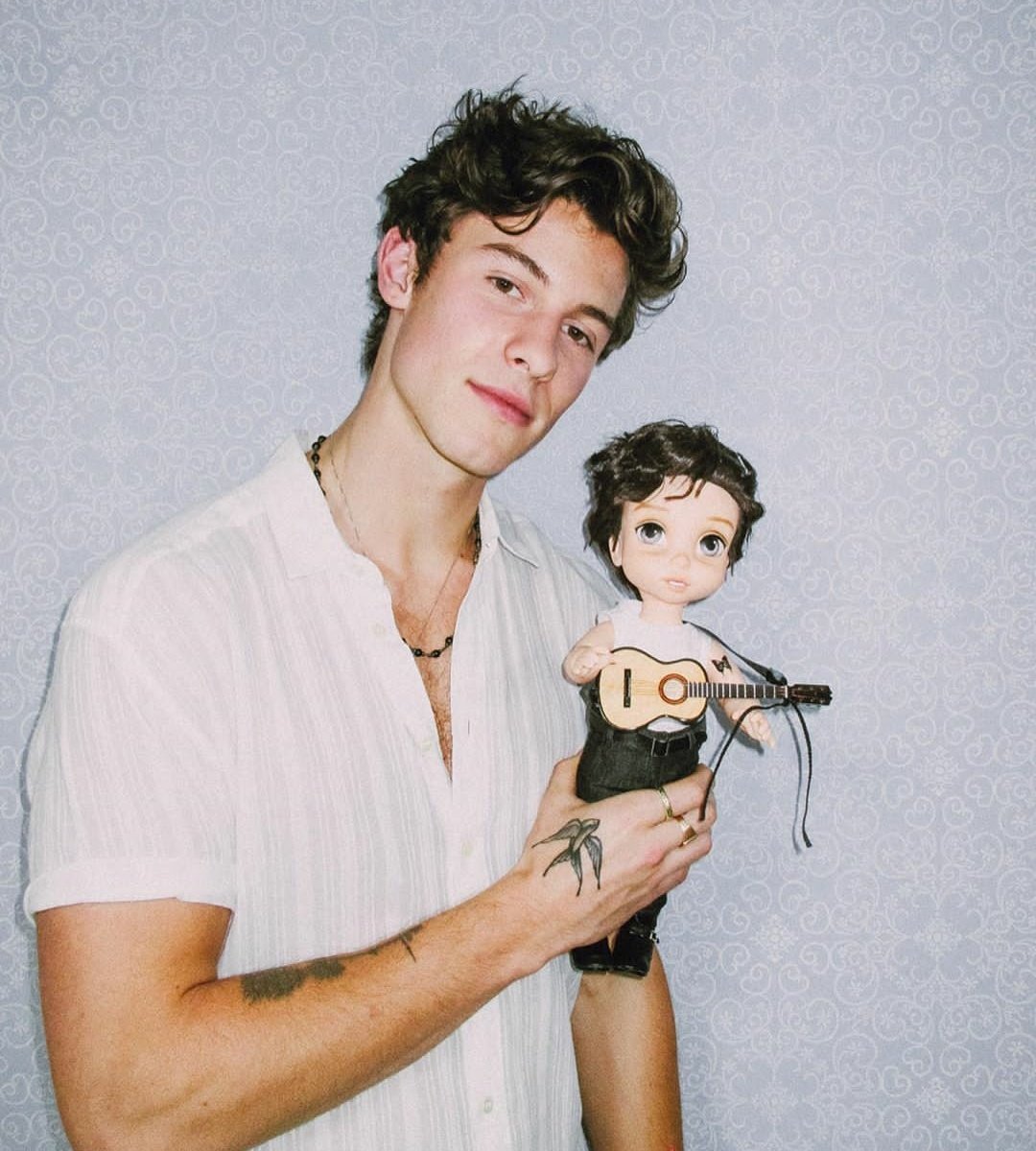 Shawn Mendes wearing shirts : a very necessary thread