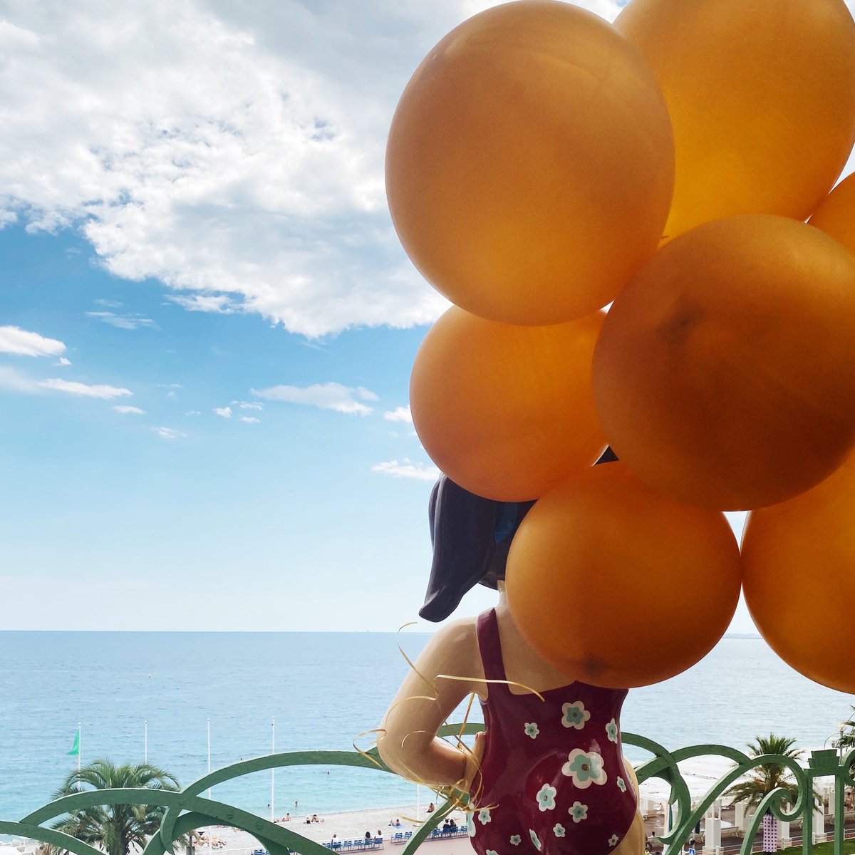 PalaisMed's tweet photo. We are ready to welcome you from tomorrow! To celebrate our reopening, our statue from the artist Youn is holding giant golden balloons. #luxuryhotel #travel #travelphotography #cotedazurfrance #hyatt #FrenchRiviera #ifeelniceinnice https://t.co/dGoXxzCnWh