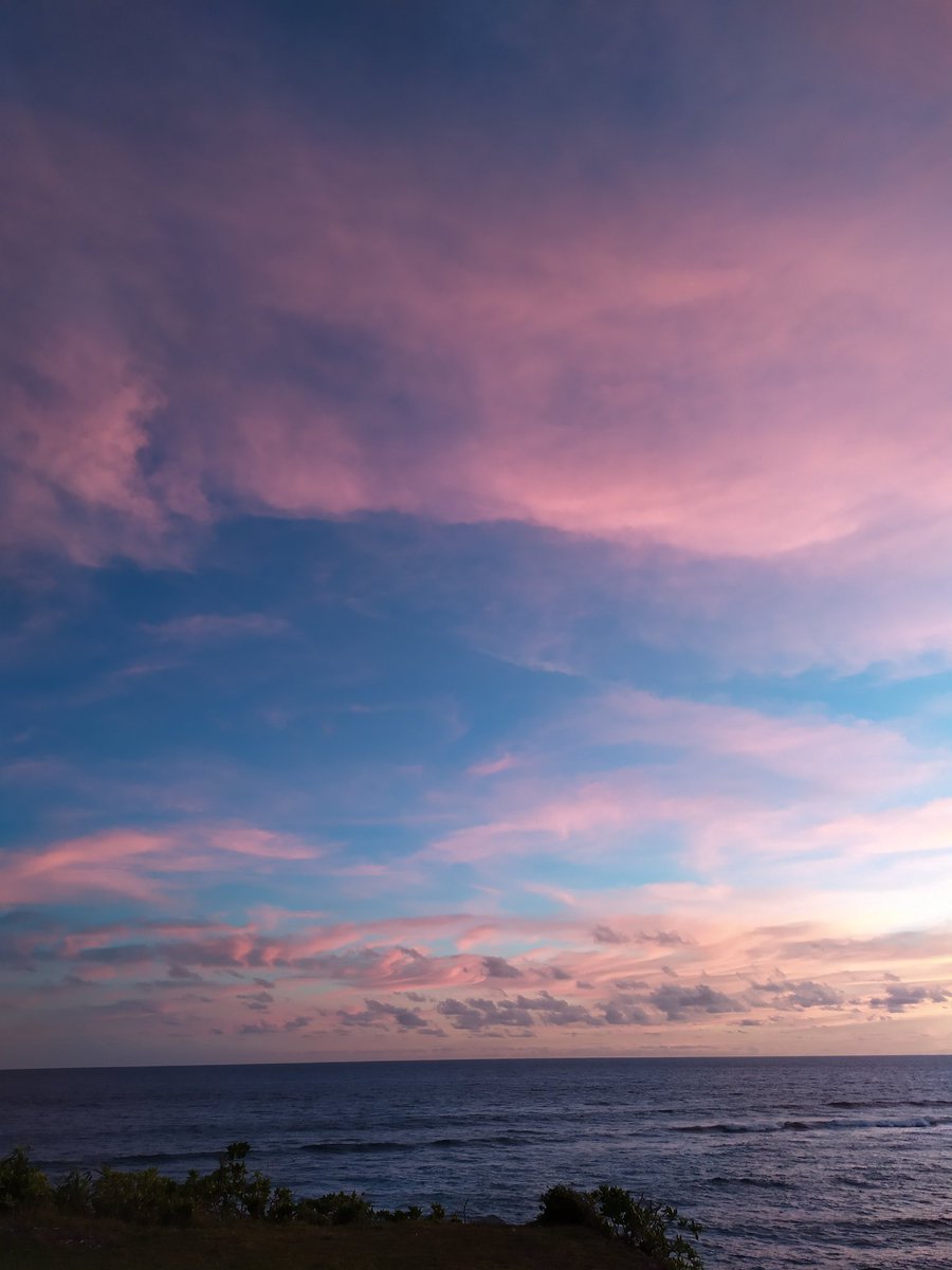 _unpopularkid's tweet photo. loc: sumba island, indonesia 🇮🇩

truly some of the most incredible skies i have ever had the luck to witness; my phone camera could never do them justice 🍃🌅
#SkyForNamjoon https://t.co/3CvHw9DzGR