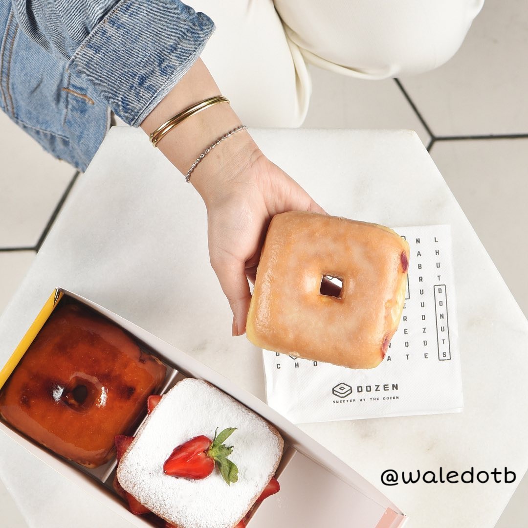 waledOTB's tweet photo. هل كنت متخيل في يوم من الايام انك تشوف 
كوروسان مربع 🥐
دونات مربعه 🥯
بيتزا مربعه 🍕
برجر مربع 🍔
طبعا كلهم في محلات موجوده بالرياض ماعدا الدونات بالشرقيه
#مطاعم #مقاهي #عاشق_مطاعم #الاخبار_الحلوه https://t.co/j6dlR1J8VE