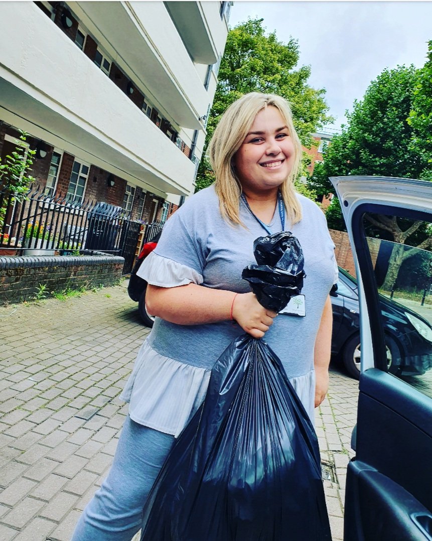 LisaSCx's tweet image. Final food delivery of the summer term with Lois @WoolmoreTweets it has been a pleasure meeting some of your wonderful families 💕