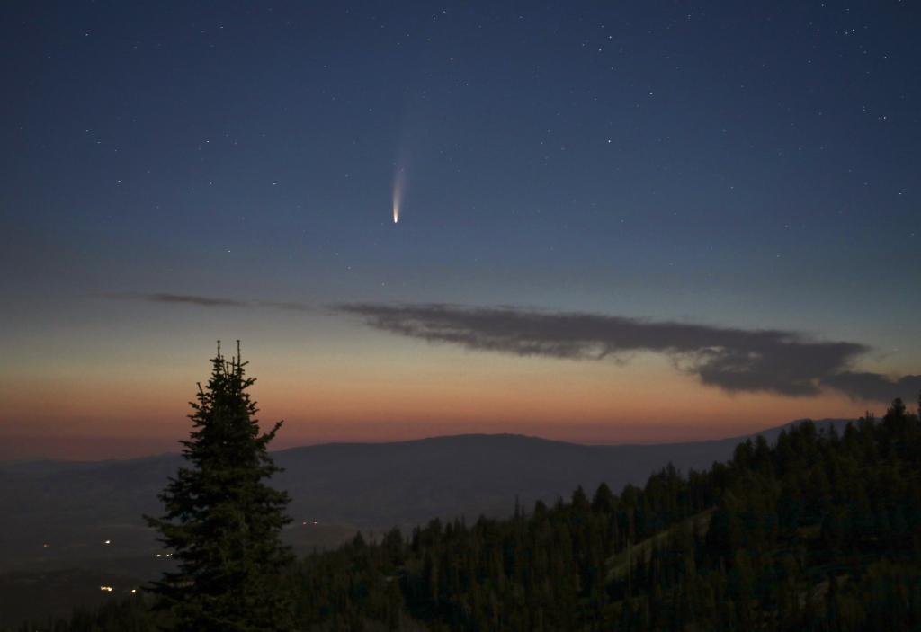 Comet NEOWISE is visible to skywatchers during the month of July — but what are the best times to catch a glimpse and where should you look? Get the details: go.nasa.gov/2Zx7ala