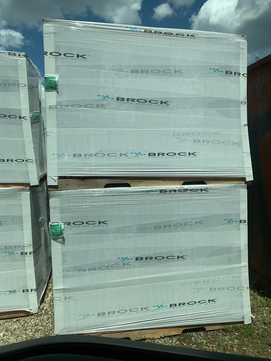 BigTurfMan's tweet photo. Hey ⁦@TeamBrockUSA⁩ ⁦@STCFieldBuilder⁩ ⁦@AstroTurfUSA⁩ I think I have found another metro area school that has joined the movement. #SaferFields #SpeedandPerformance More to come!!! https://t.co/arpgFjOUFc