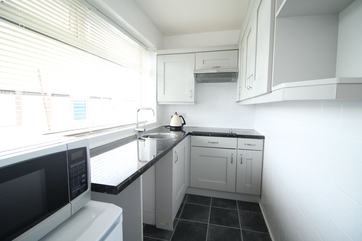 ChaseHolmesProp's tweet photo. 🚨 🚨 REDUCED🚨 🚨 
CURRENTLY AVAILABLE FOR SALE WITH CHASE HOLMES ESTATE AGENTS 
#ProudGuildMember
🏡 Burn Terrace, Hebburn
💷 Offers in the Region Of £49,950 
📞 0191 424 5555
✨✅ Perfect First Time Buy
✨✅ Garage In Block
✨✅ Neutral Decor
https://t.co/Z819QpHNfm https://t.co/Lgp9uO2W2b