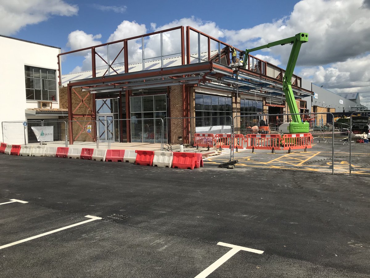 DJCBRE's tweet photo. Great to see the new facade starting to take shape on this tired industrial unit. #cbresouthampton #buildingconsultancy https://t.co/sIcalEH5Uc
