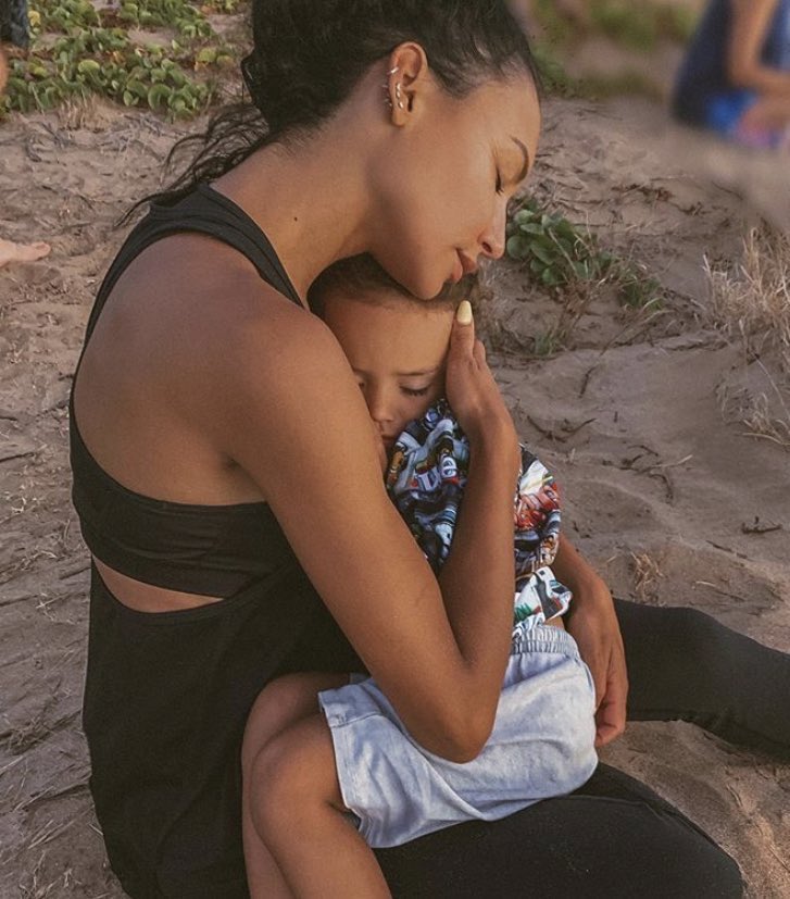 kkirstylouise's tweet image. The heart hurts for Naya’s family today, especially her little boy who’s just lost his mummy 💔 sending all my love and prayers to her family on this awful day. 7 years since Cory and now Naya, such a devistating day, Rest In Paradise 🕊