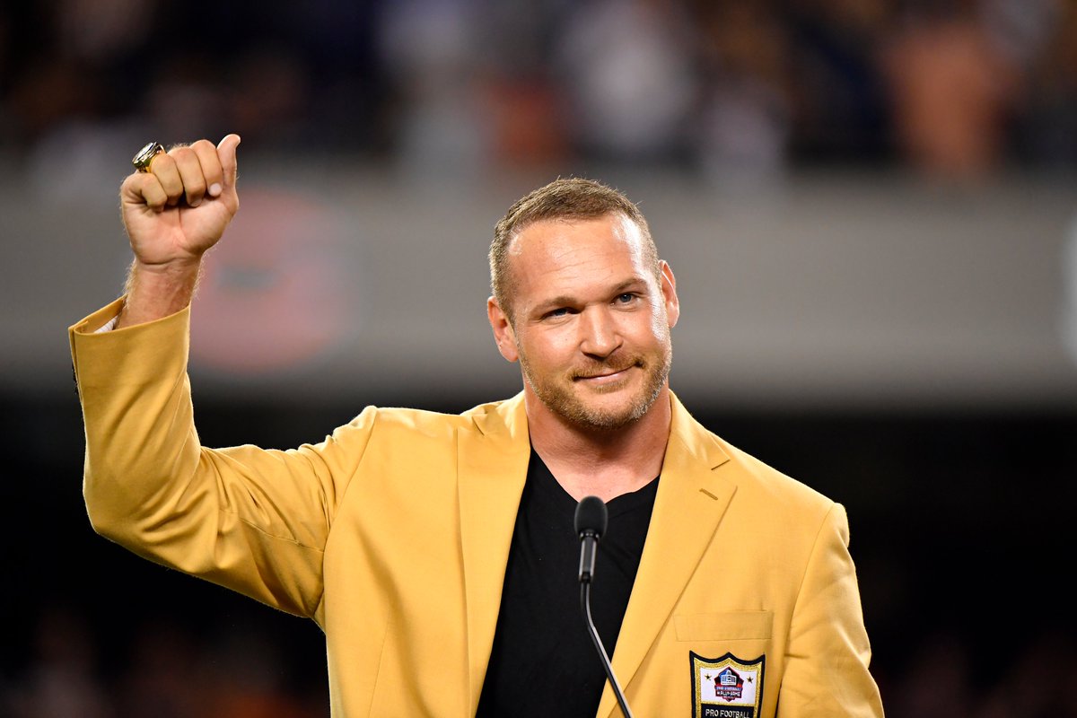 BleacherReport's tweet photo. Bradley Beal, Travis Kelce and Brian Urlacher are among star athletes who've joined A-Rod and J-Lo's bid to buy the New York Mets, per @vxmcclure23 https://t.co/uVbuQPFR3O