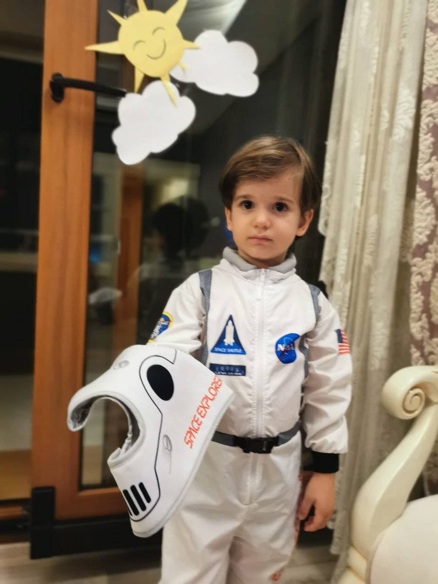 akersayin's tweet photo. @umutayildiz hocam astronot olacağım kıyafet isterim dedi. 3 yaşında bir personele ihtiyaç var mı oralarda? https://t.co/YuiNIoNrdv