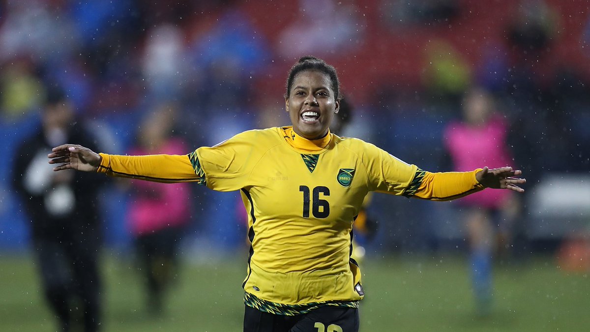 UW_WSoccer's tweet photo. Did you know @hopesolo, @TinaEllertson , @VeronicaPerez17 , @MireyaGrey, @dbondflasza  &amp; @VeronicaPerez17  all have played in World Cup games! https://t.co/RNACPTC3hI