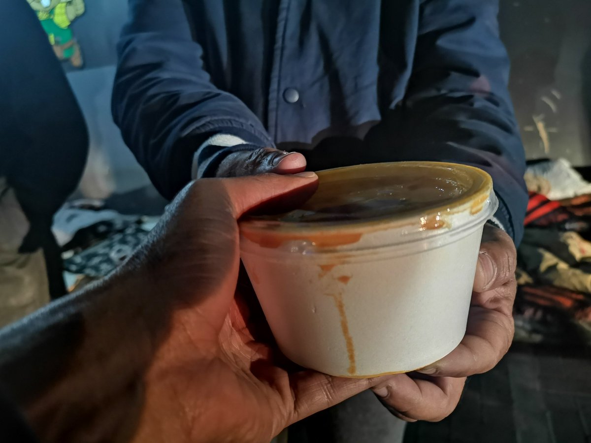 AMASADirectAid's tweet photo. We presented 100 hot meals and blankets to the homeless on the streets of Alberton, #Johannesburg.
#winter let us brink #Warmth to the volunrable among our society.
#COVID19 #humanity_matters https://t.co/tFV1312g1x