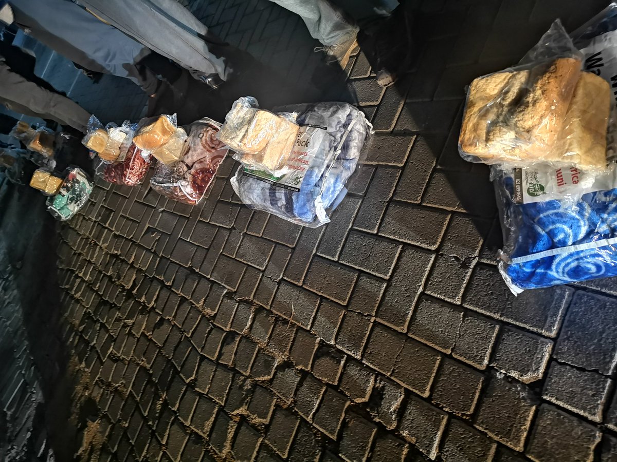AMASADirectAid's tweet photo. We presented 100 hot meals and blankets to the homeless on the streets of Alberton, #Johannesburg.
#winter let us brink #Warmth to the volunrable among our society.
#COVID19 #humanity_matters https://t.co/tFV1312g1x