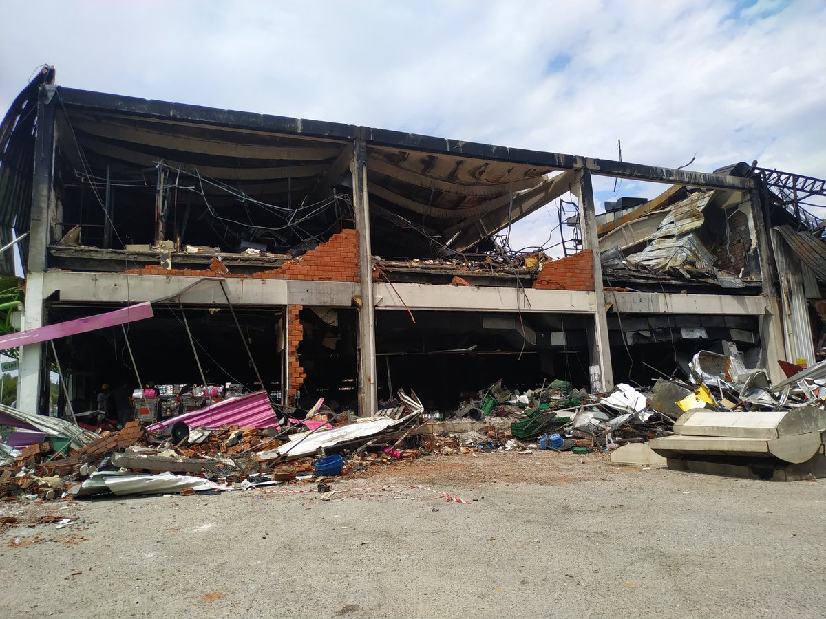 #SoracanaDestekVakti  #soracanadestekvakti  Batman da yangın sonucu küle dönen alışveriş merkezine bugün destek olma vakti..