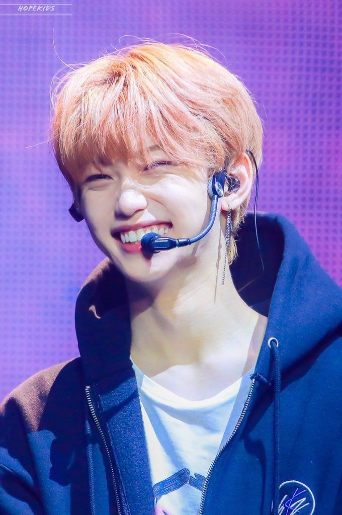 "i see felix barefaced with his freckles and his smile is so pretty it makes my day so much better"