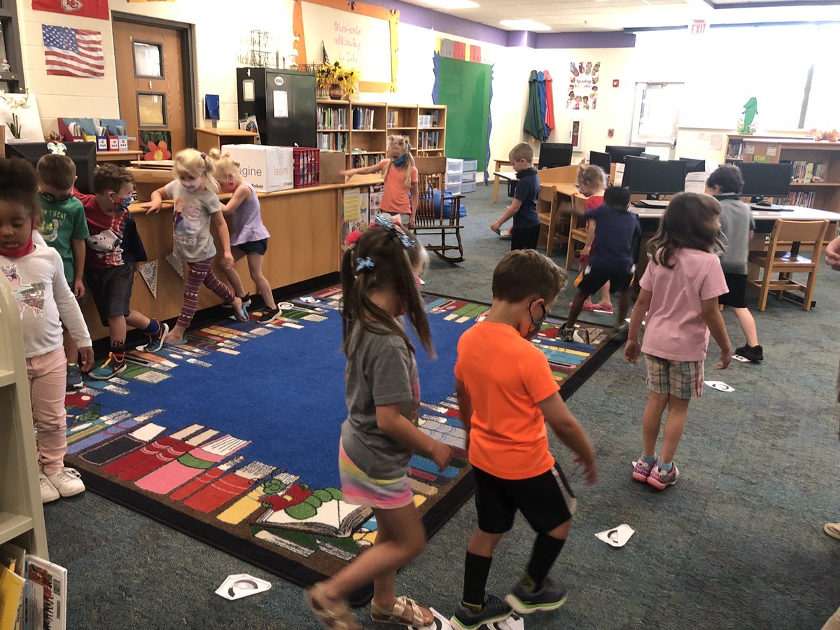 Kindergarten is practicing their listening skills by playing a musical beach ball team builder! When the music stops they get to answer a feelings question or a would you rather question. #GVSOAR2020 #SPSOAR2020 <a href="/bar_sni/">Sni-A-Bar Elementary</a> <a href="/point_stony/">Stony point</a>