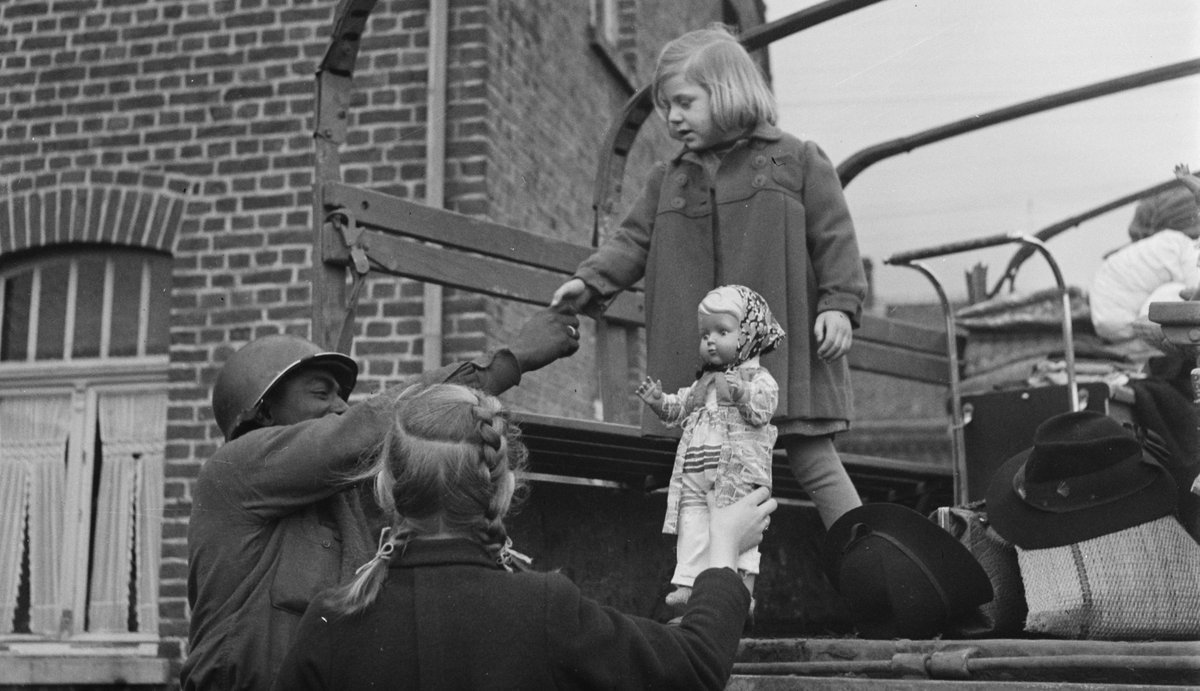 Foundational Black American soldiers from the 761st Battalion helped to liberate many people from concentration camps in nazi occupied Europe.One holocaust survivor named Sonia Weitz wrote an infamous poem about the Black heroes called "Black Messiah" #UncomfortableConvo